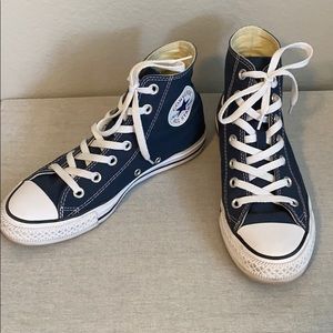 Navy converse women’s size 7 men’s size 5